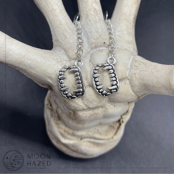 Vampire Teeth Earrings - Picture 2 of 3